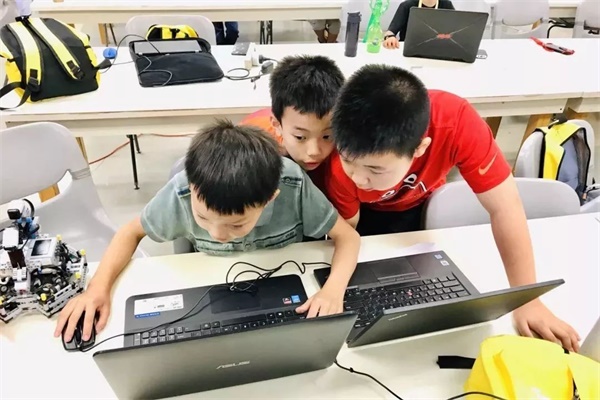 跨国交流，童程童美学员登上中国驻洛杉矶总领馆官网头条！