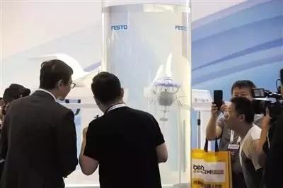 2019世界机器人大会隆重开幕，智能机器人教育成亮点！