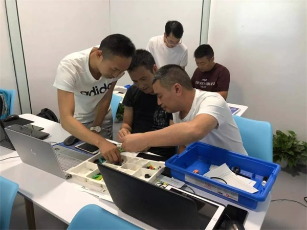 公益助学 | 童程童美发挥编程教学优势，推动中国教育资源均衡发展 