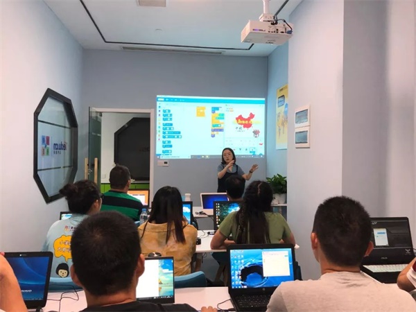 公益助学 | 童程童美发挥编程教学优势，推动中国教育资源均衡发展 