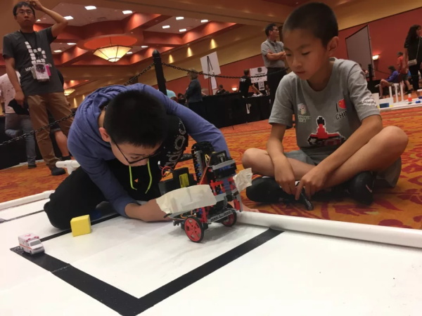 直通国际赛！Botball国际教育机器人大会-童程童美专场开始报名啦~