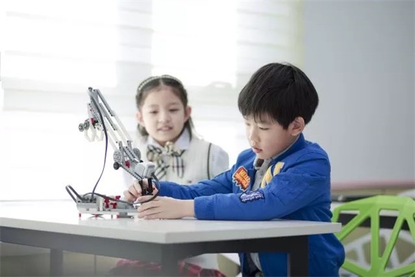 大咖开讲 |《一堂机器人编程课能带给孩子什么？》