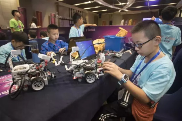 直通国际赛—Botball国际教育机器人大会中学组童程童美专场报名启动！