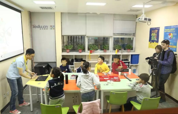 权威外媒法国新闻社走进童程童美！