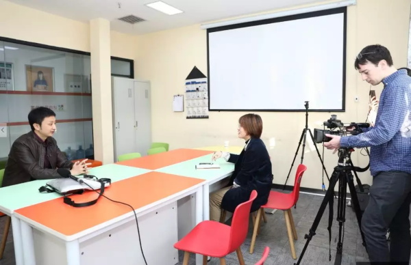 权威外媒法国新闻社走进童程童美！