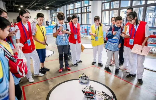 权威外媒法国新闻社走进童程童美！