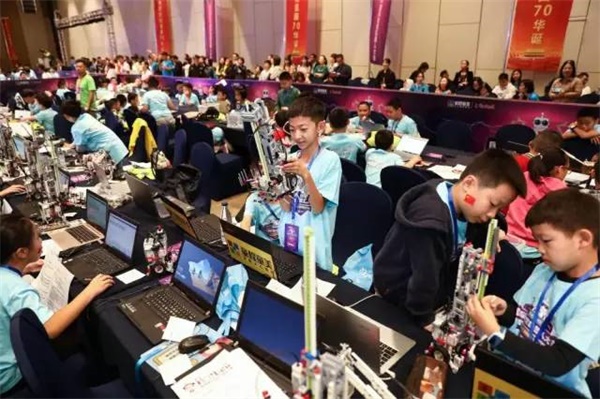 童程童美学员再登CCTV，变身央视小记者直击2019Botball世界机器人大会·中国分会现场 